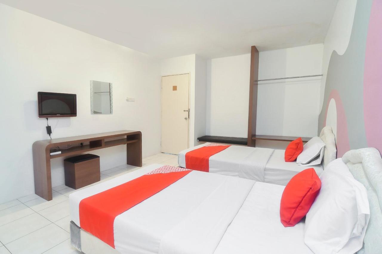 Oyo 44034 Furama Lodging House Kuching Exteriér fotografie