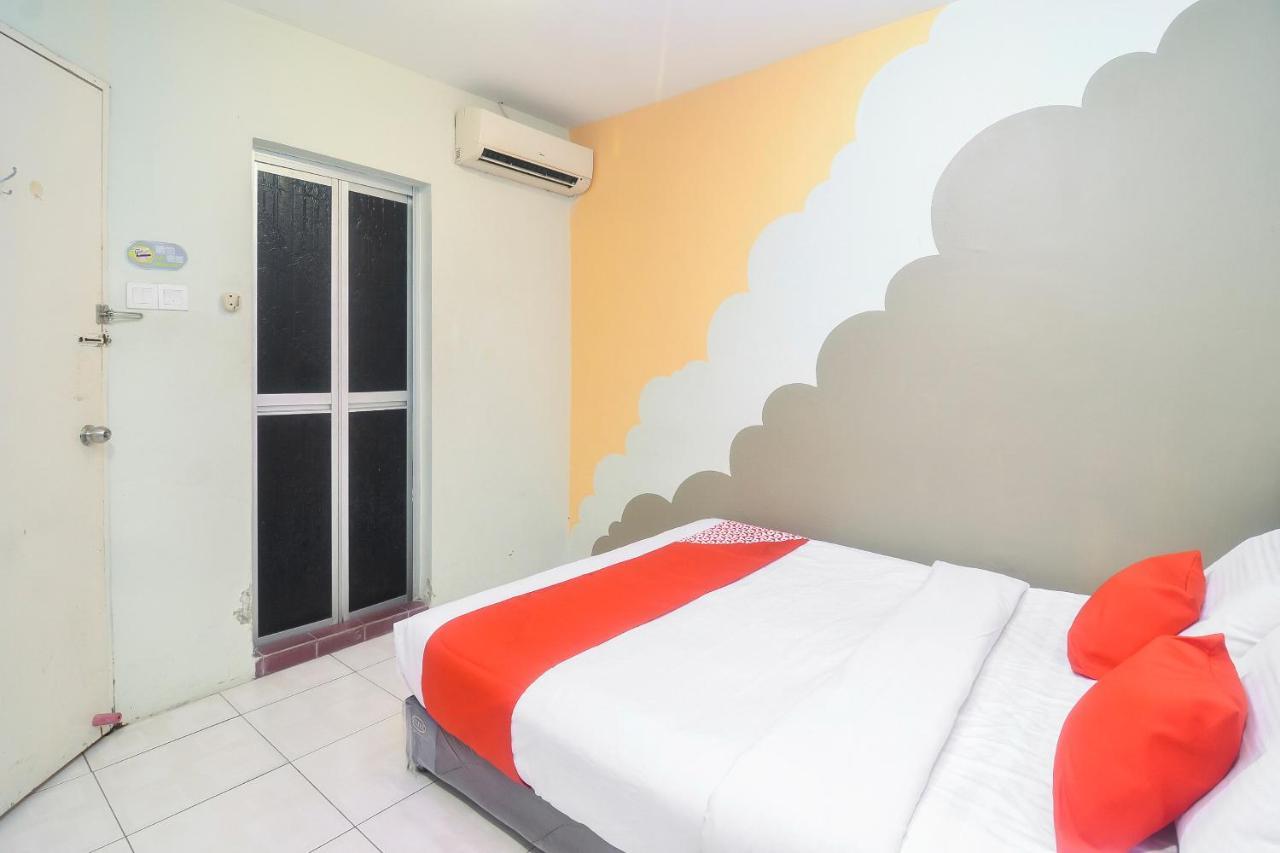 Oyo 44034 Furama Lodging House Kuching Exteriér fotografie