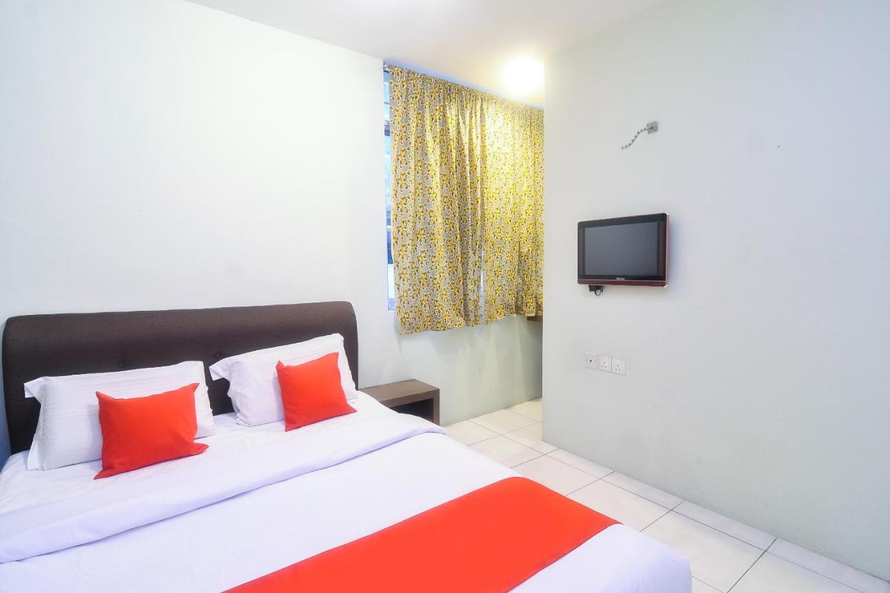 Oyo 44034 Furama Lodging House Kuching Exteriér fotografie