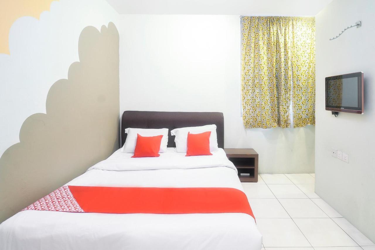 Oyo 44034 Furama Lodging House Kuching Exteriér fotografie