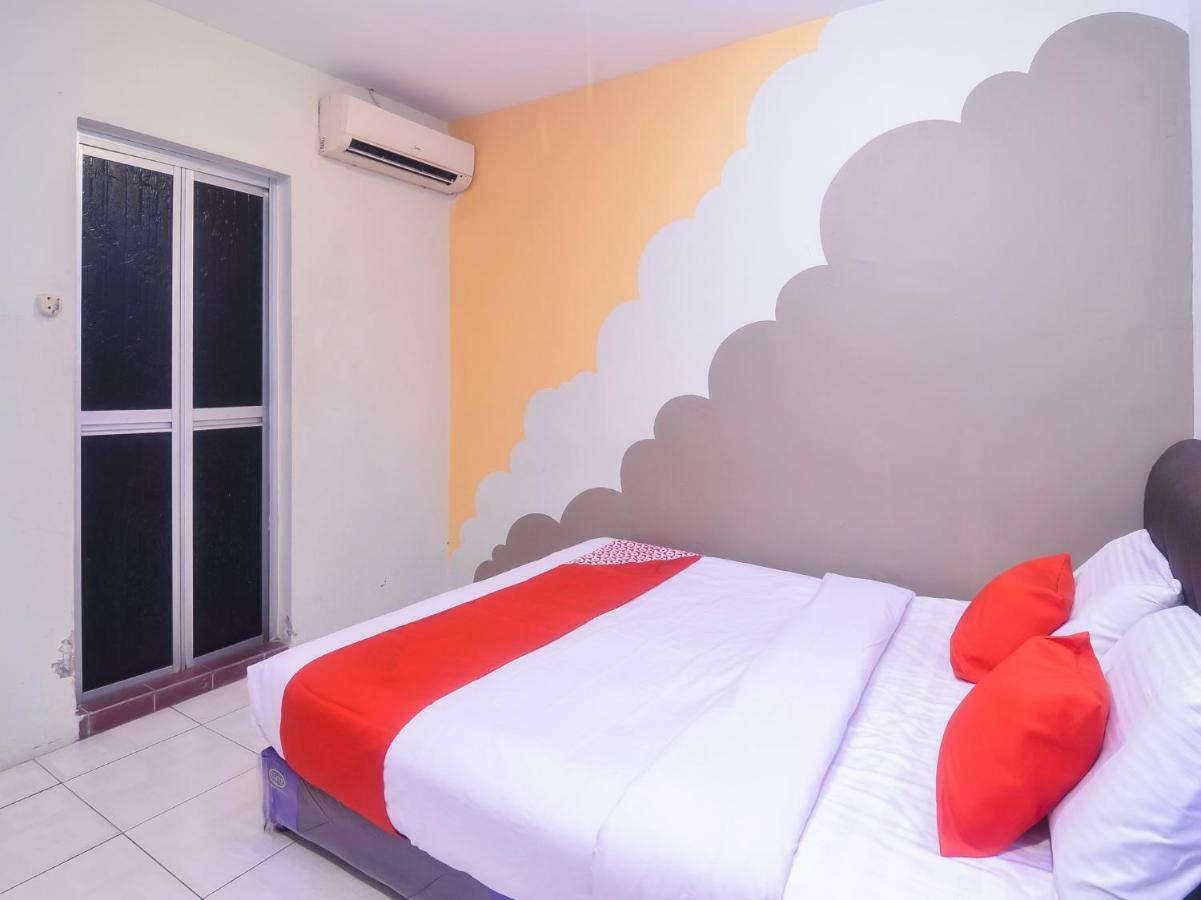 Oyo 44034 Furama Lodging House Kuching Exteriér fotografie