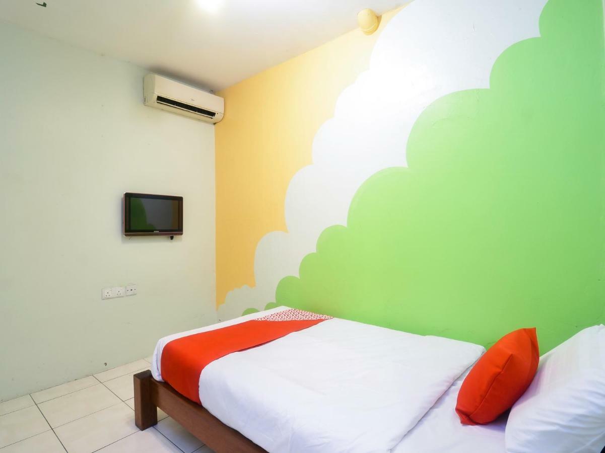 Oyo 44034 Furama Lodging House Kuching Exteriér fotografie