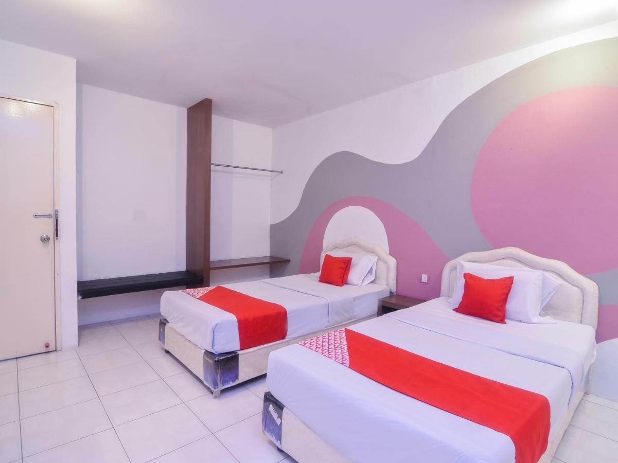 Oyo 44034 Furama Lodging House Kuching Exteriér fotografie