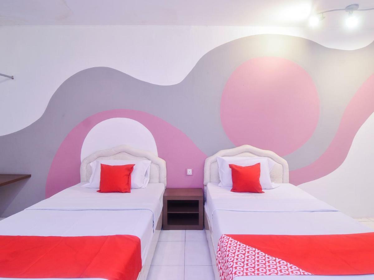 Oyo 44034 Furama Lodging House Kuching Exteriér fotografie