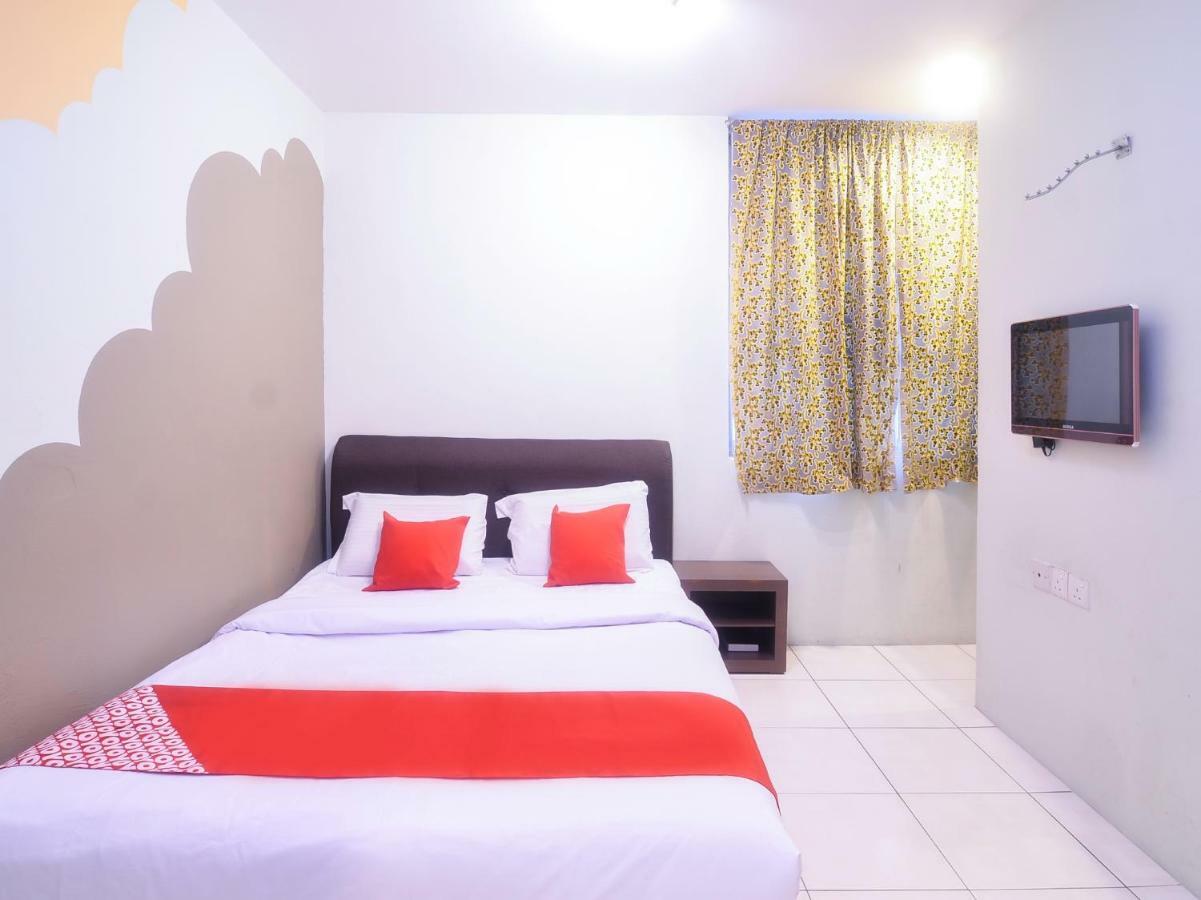 Oyo 44034 Furama Lodging House Kuching Exteriér fotografie
